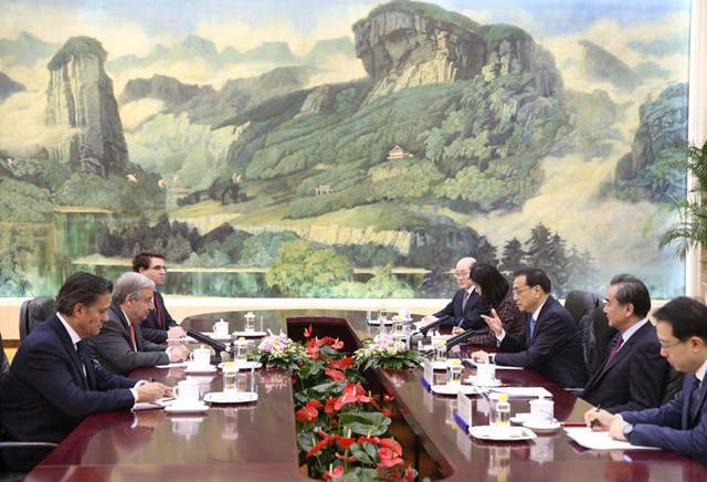 李克强与古特雷斯座谈
